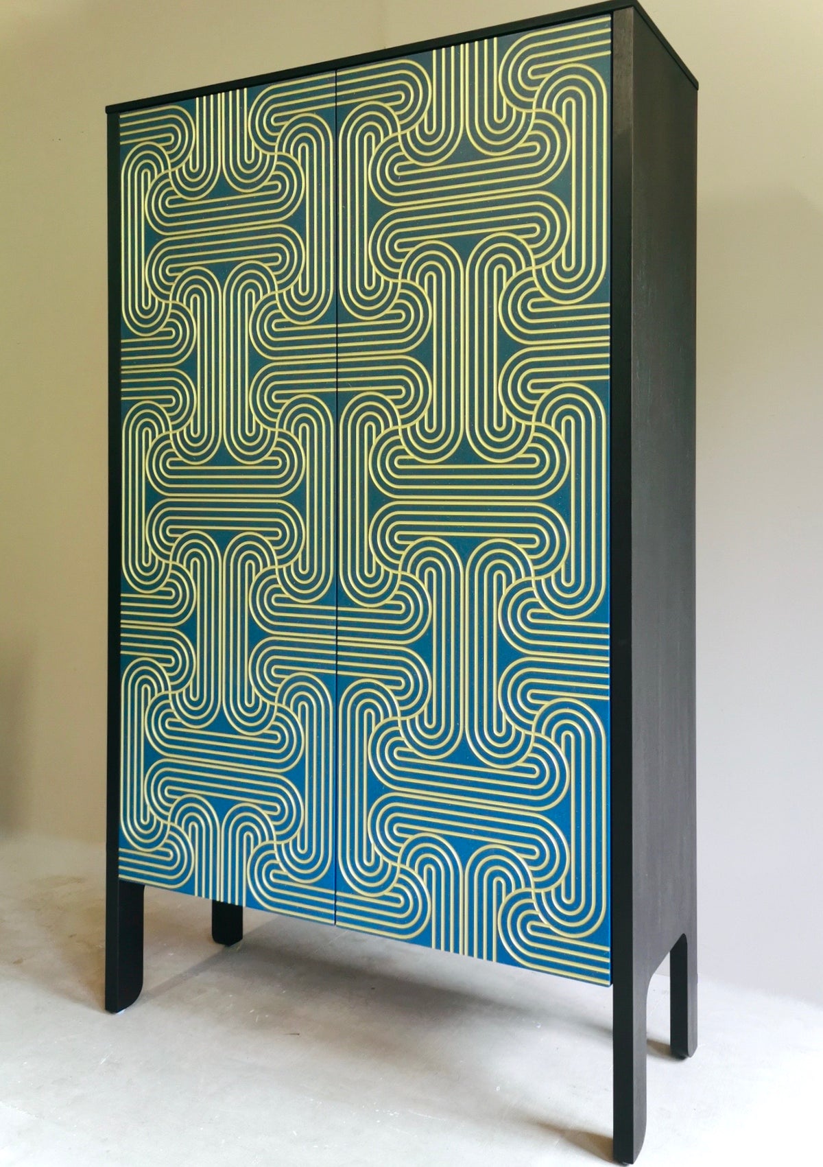 Long door Cabinet Loop with blue doors Gold pattern and black doors Side view